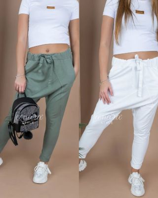 Stylové tepláky TIMEA • Nízký sed + Moderní střih = POHODLÍ Příjemný materiál a elastický pas na šňůrku zaručuje celodenní...